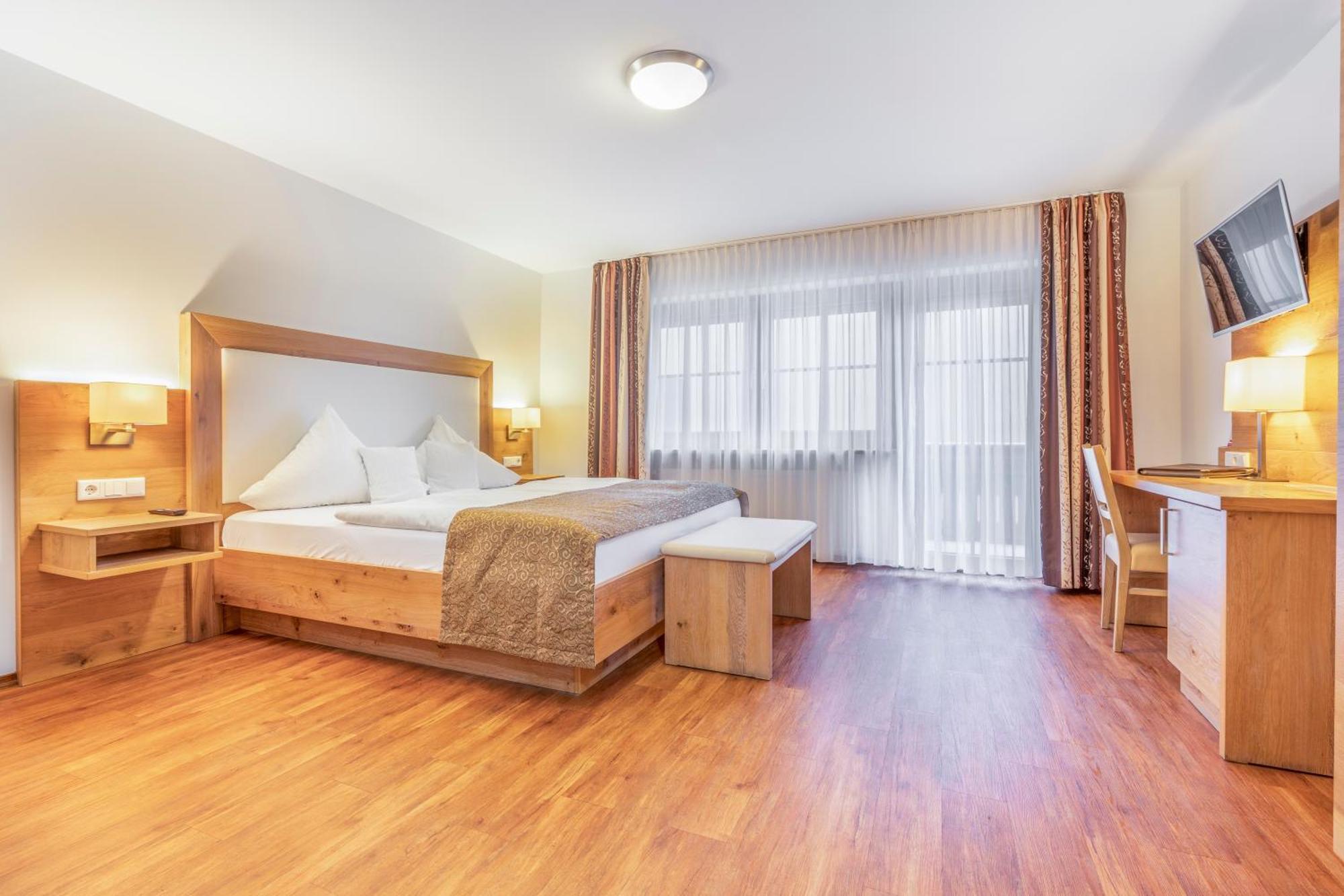 Wander Und Aktiv Hotel Roesslwirt Лам Екстериор снимка